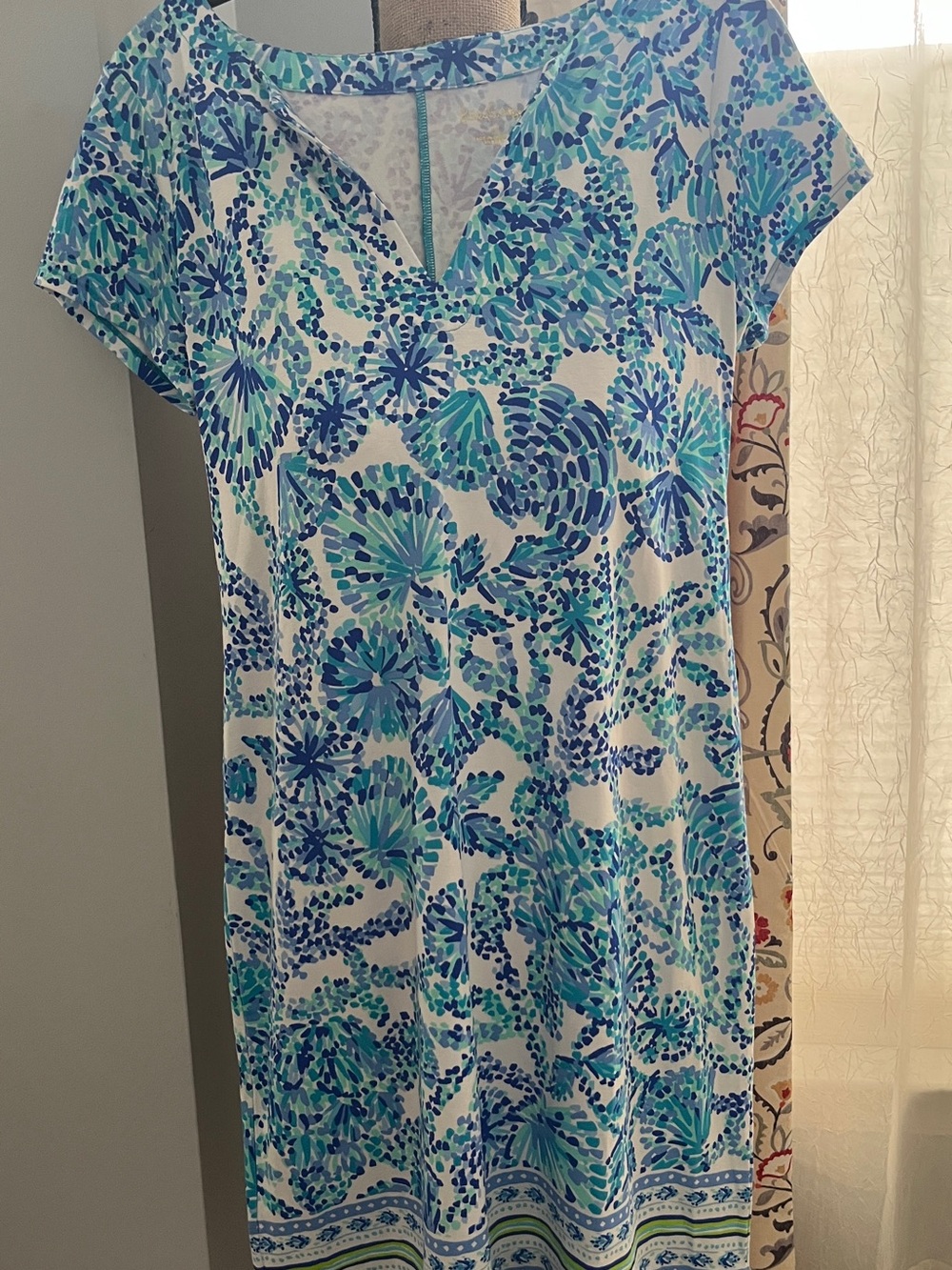 Lilly Pulitzer Blue Teal Floral V-Neck Dress Never Worn excellent  condition
